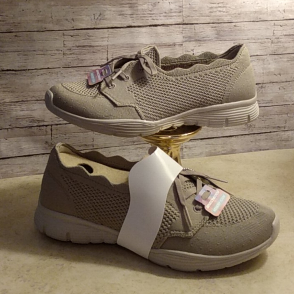 NWT! Skechers Size 7.5 Washable Knit Slip-on Shoes